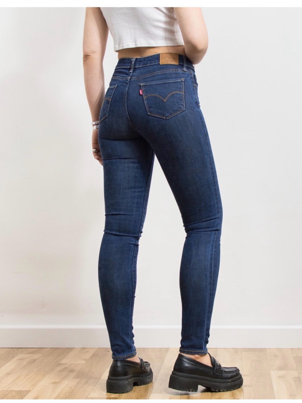 Levi's Dark wash Skinny Jeans Women size 27 waist 13” inseam 10.5” length 27.5”